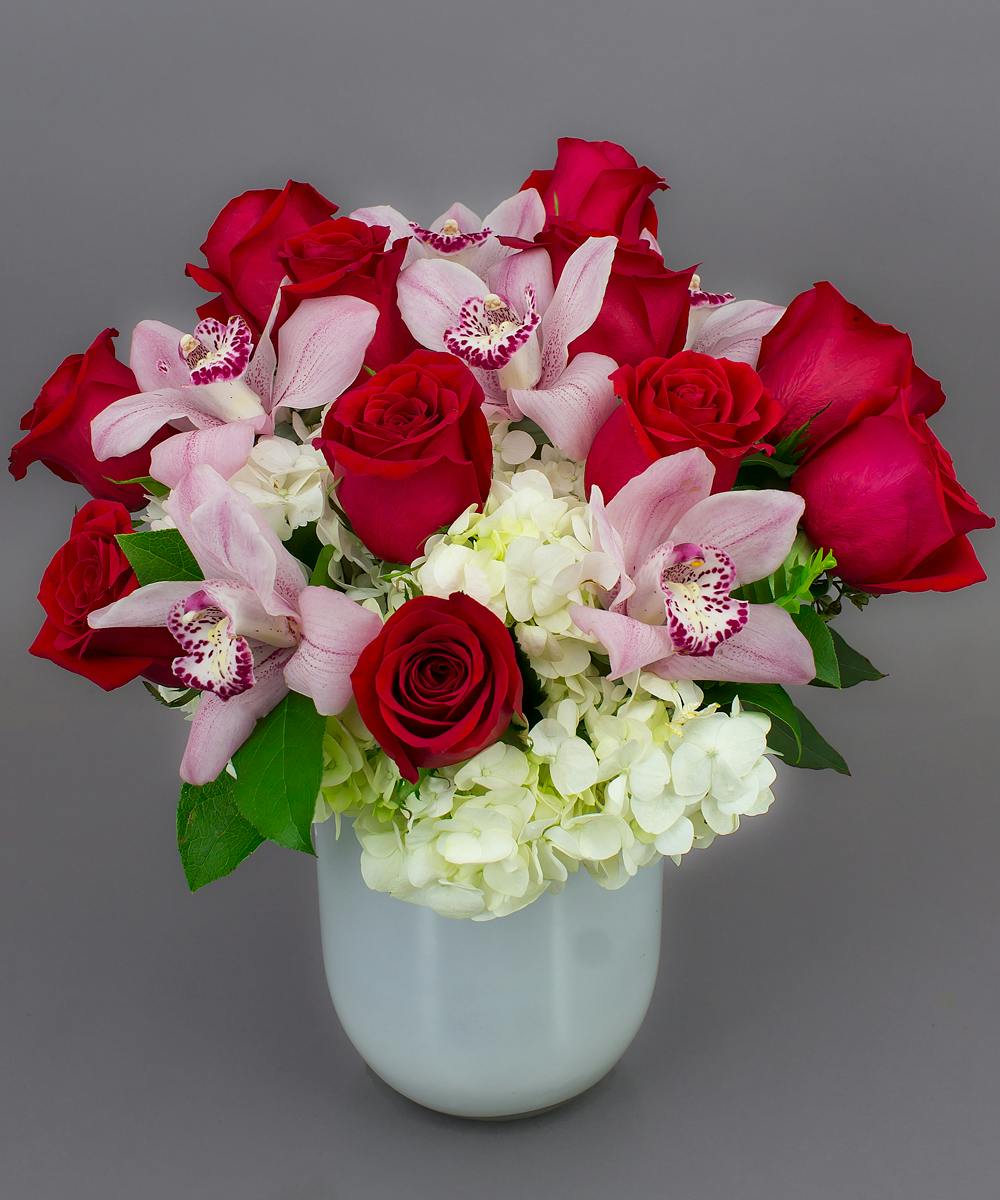 Lavish Valentine Bouquet Sameday Delivery to Danvers, MA Currans